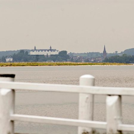 Strauers Hotel Am See Bosau Buitenkant foto