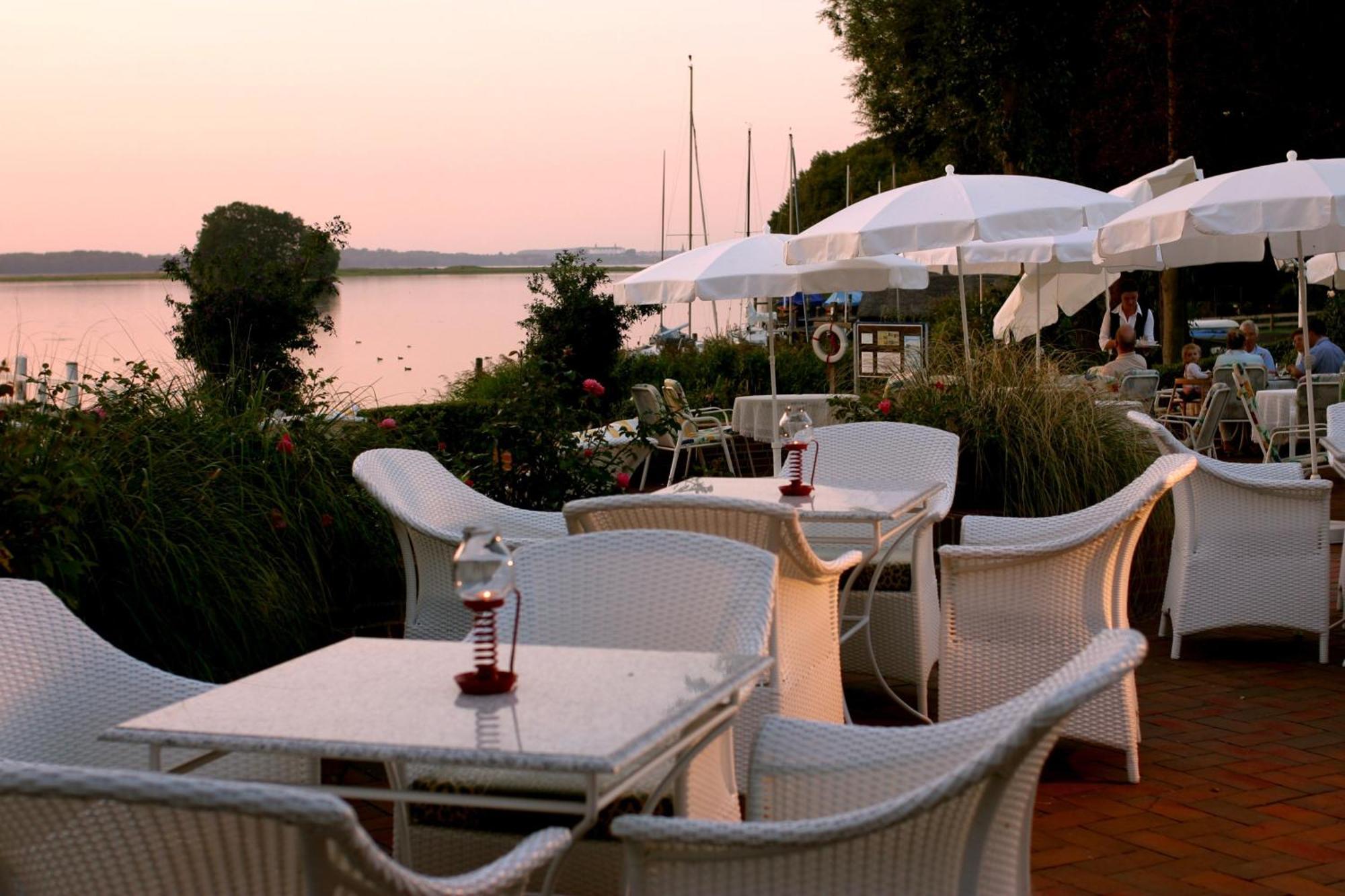 Strauers Hotel Am See Bosau Buitenkant foto
