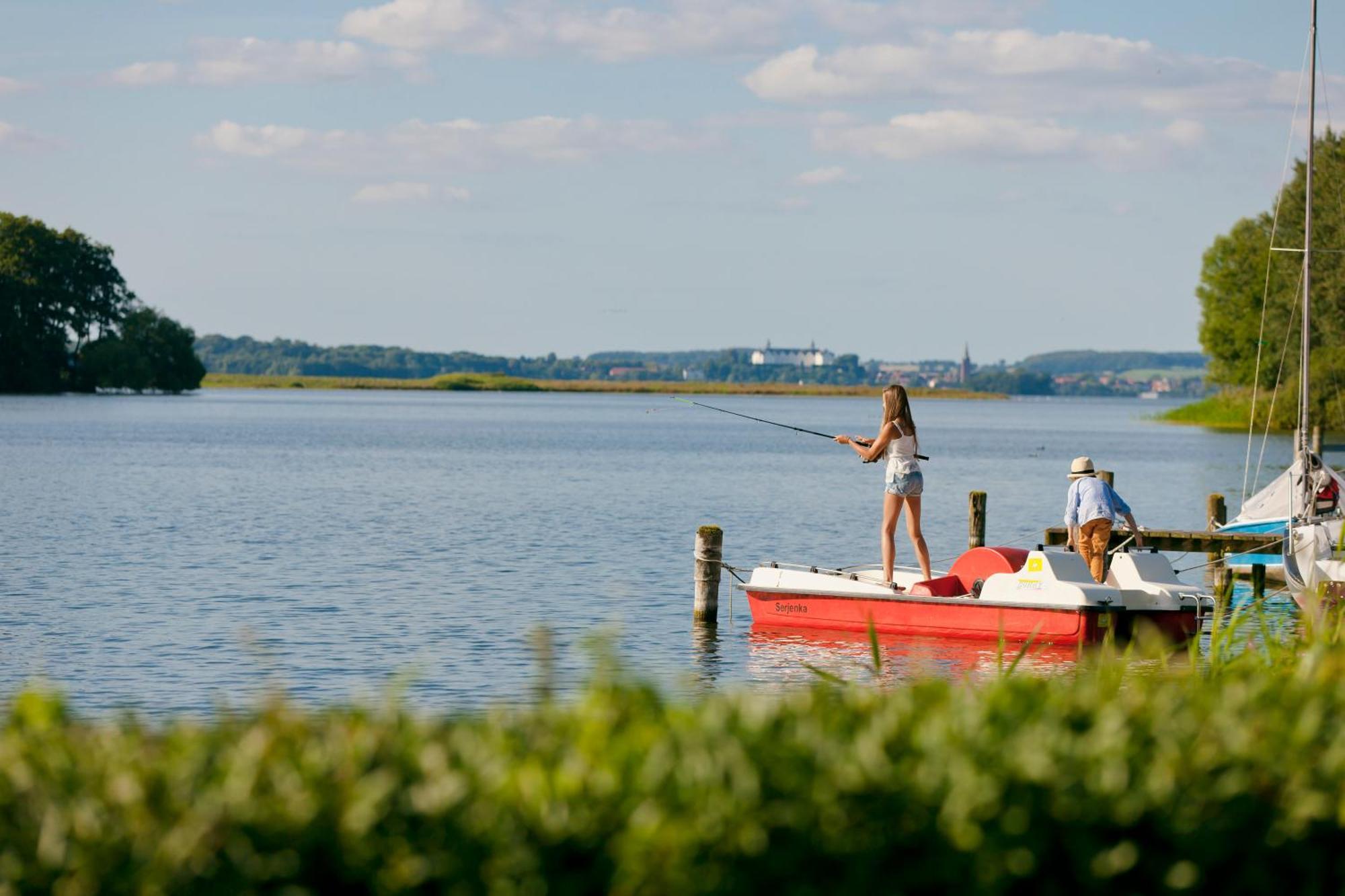 Strauers Hotel Am See Bosau Buitenkant foto