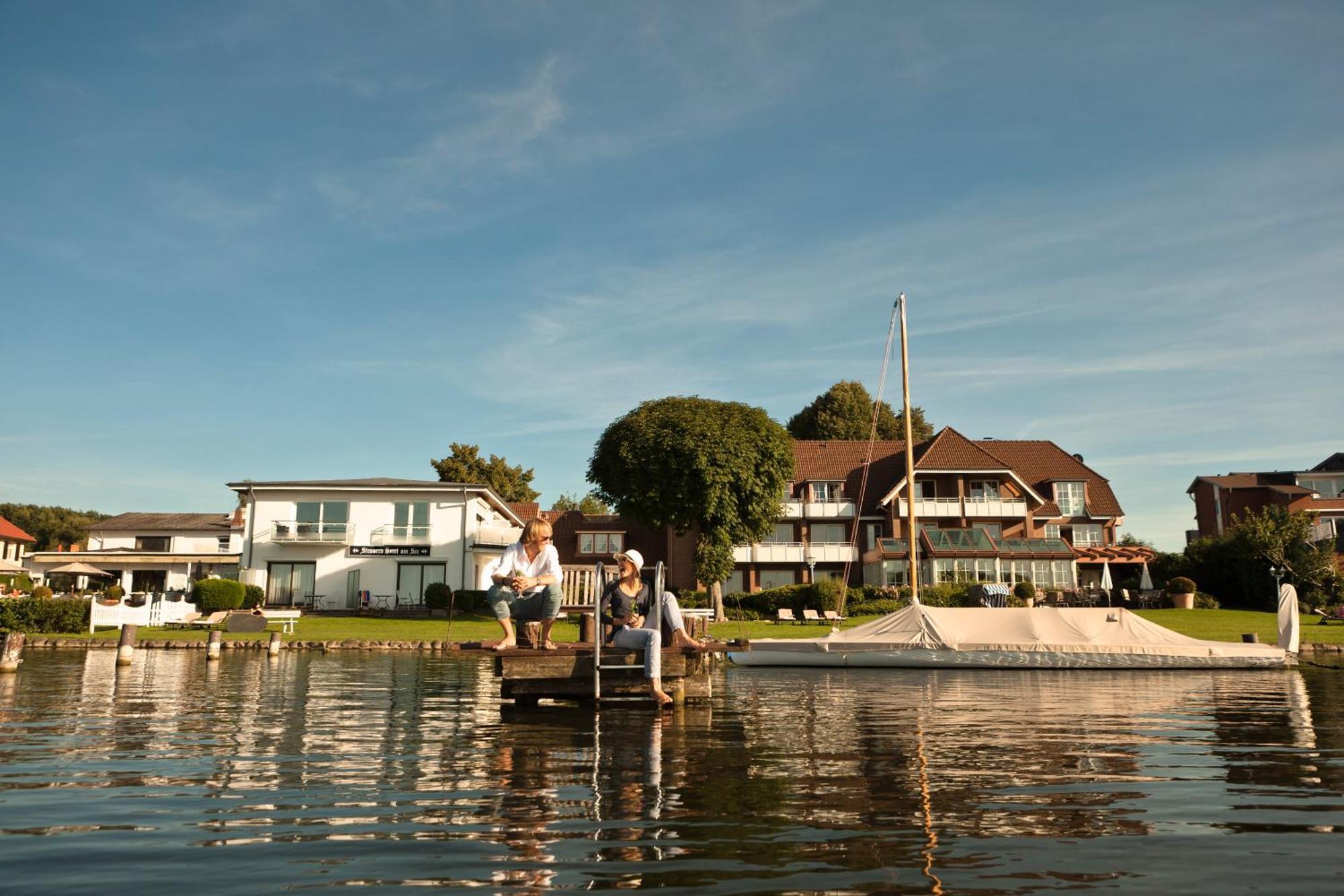 Strauers Hotel Am See Bosau Buitenkant foto