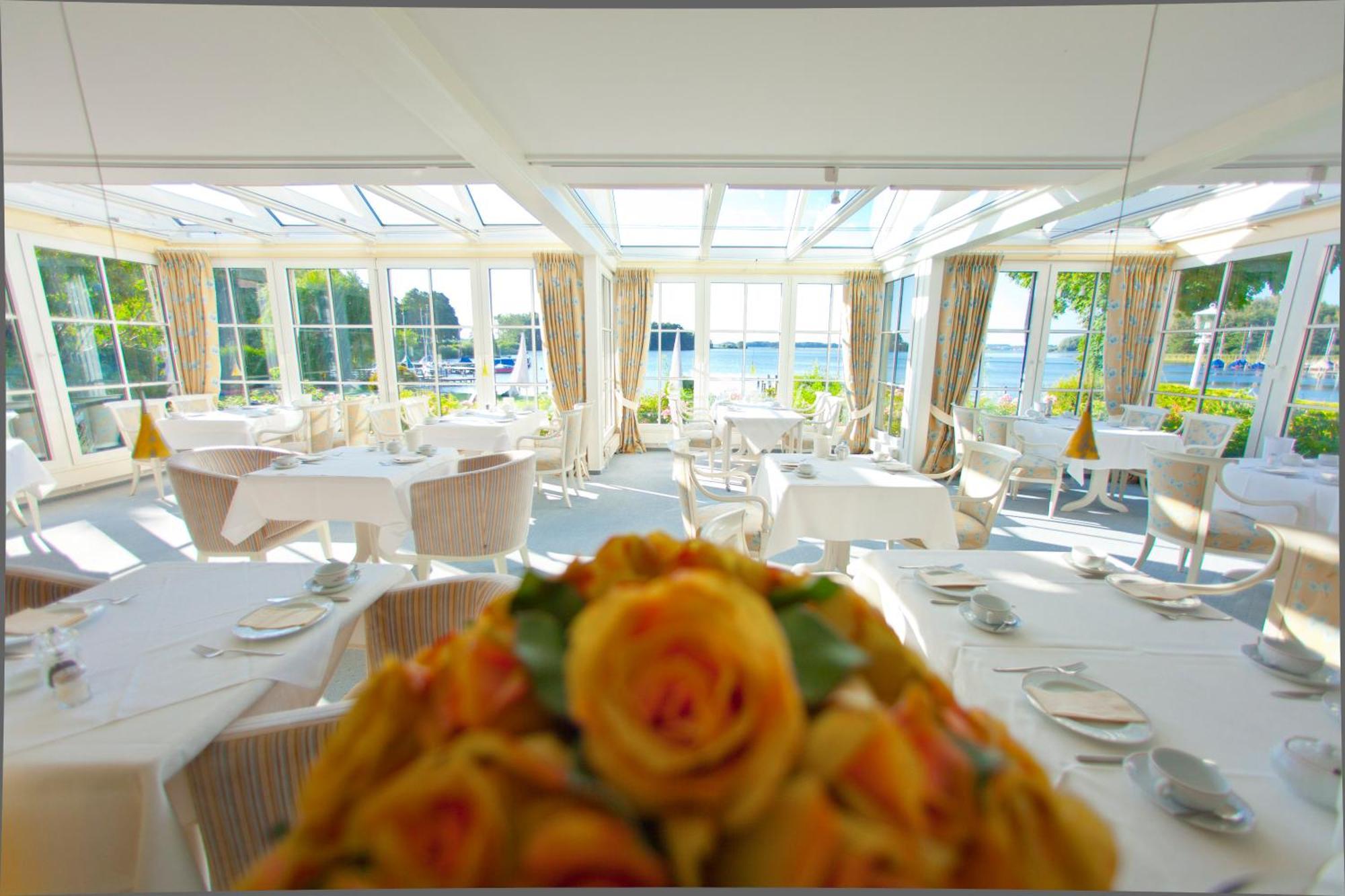 Strauers Hotel Am See Bosau Buitenkant foto