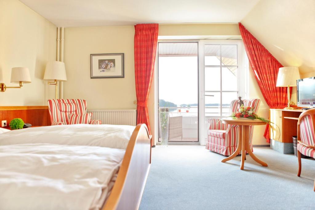 Strauers Hotel Am See Bosau Kamer foto