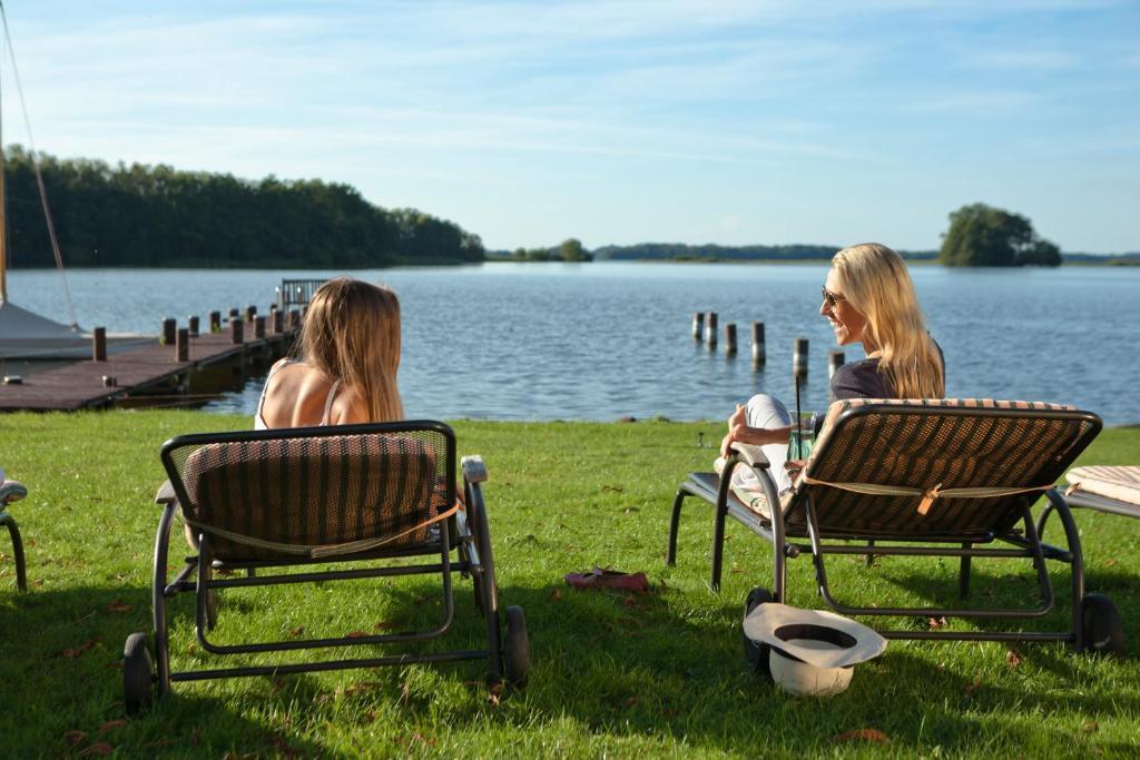 Strauers Hotel Am See Bosau Buitenkant foto