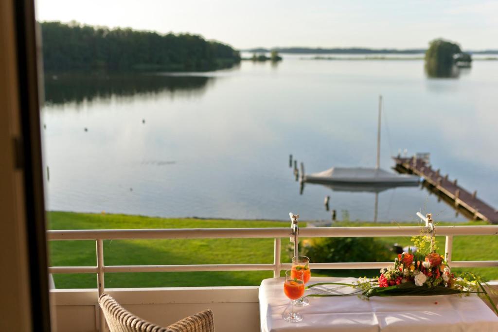 Strauers Hotel Am See Bosau Buitenkant foto